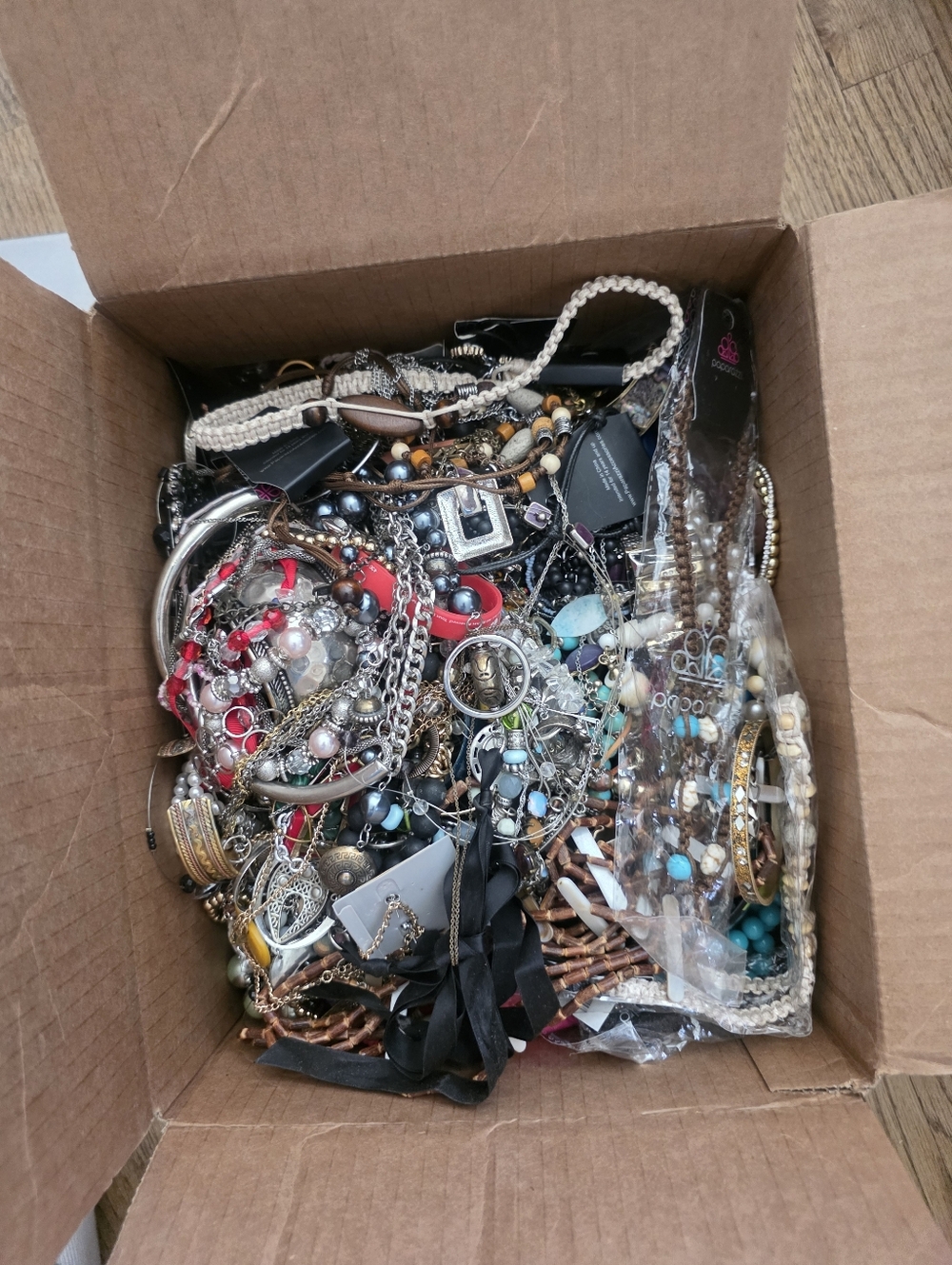 Huge Lot Of 30lbs Of Assorted Costume Jewelry - Picture 4 of 11
